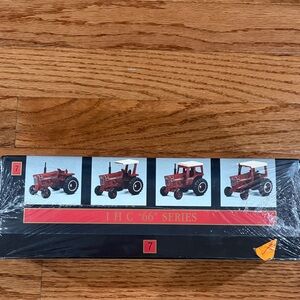 ERTL IHC 66 Series Red Toy Tractors Series #7*
